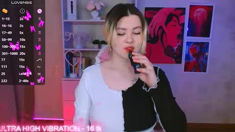 Snapshot of cutie_mili chatting on February 16, 2:43 am mili online show from February 16, 2:43 am