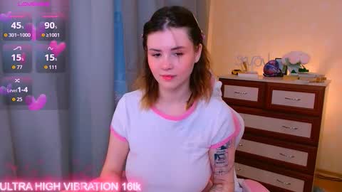 Snapshot of cutie_mili chatting on October 18, 9:23 am mili online show from October 18, 9:23 am