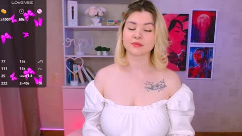 Snapshot of cutie_mili chatting on January 23, 6:06 am mili online show from January 23, 6:06 am