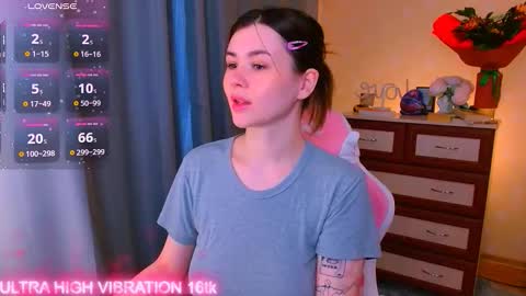 Snapshot of cutie_mili chatting on October 2, 8:08 am mili online show from October 2, 8:08 am