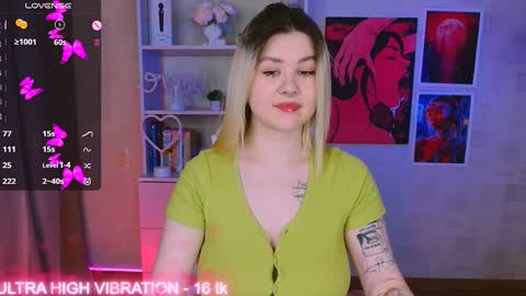 Snapshot of cutie_mili chatting on February 4, 3:33 am mili online show from February 4, 3:33 am