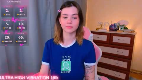 Snapshot of cutie_mili chatting on October 17, 9:01 am mili online show from October 17, 9:01 am