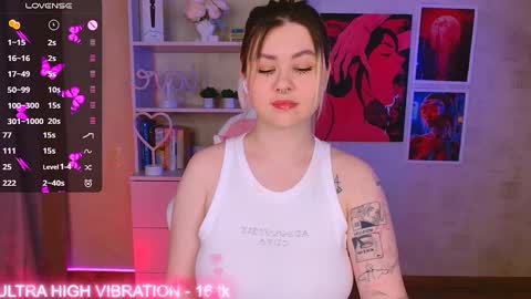 Snapshot of cutie_mili chatting on February 5, 3:55 am mili online show from February 5, 3:55 am
