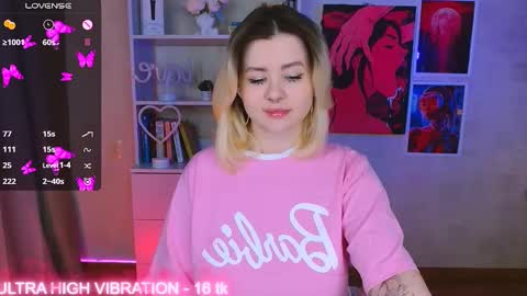Snapshot of cutie_mili chatting on March 5, 7:27 am mili online show from March 5, 7:27 am