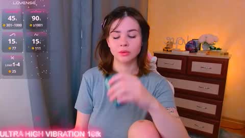 Snapshot of cutie_mili chatting on September 20, 8:23 am mili online show from September 20, 8:23 am