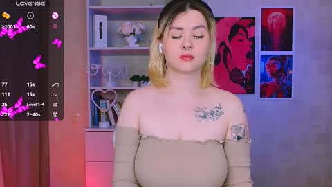 Snapshot of cutie_mili chatting on January 15, 3:22 am mili online show from January 15, 3:22 am