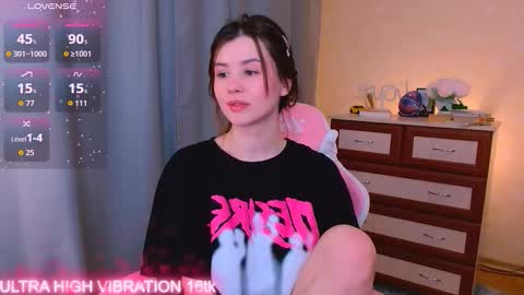 Snapshot of cutie_mili chatting on October 19, 11:12 am mili online show from October 19, 11:12 am