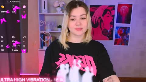 Snapshot of cutie_mili chatting on February 6, 10:47 am mili online show from February 6, 10:47 am