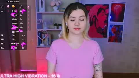 Snapshot of cutie_mili chatting on February 26, 3:03 am mili online show from February 26, 3:03 am