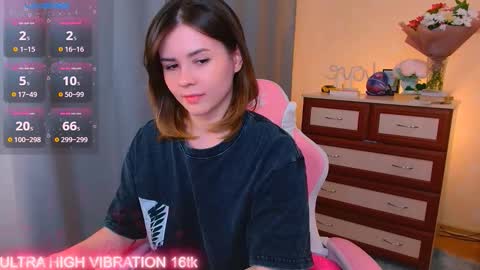 Snapshot of cutie_mili chatting on October 11, 7:46 am mili online show from October 11, 7:46 am