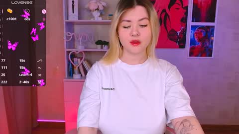 Snapshot of cutie_mili chatting on January 18, 3:09 am mili online show from January 18, 3:09 am