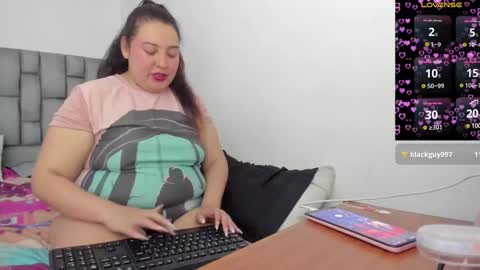 cutiepeach  online show from December 13, 2:32 am