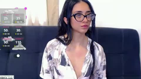 miss ari  online show from July 4, 5:09 pm