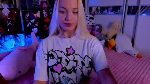 Nora online show from February 15, 9:25 pm