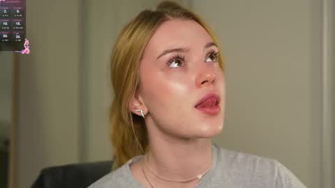 EMILY online show from November 22, 4:42 pm