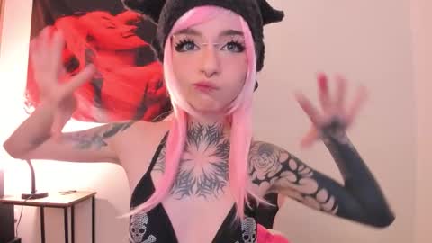 cel I am independent Help me reach 200 thumbs up uwu online show from March 26, 2:03 am