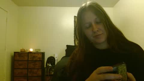 Snapshot of d_a_i_s_y chatting on December 10, 5:00 pm Daisy online show from December 10, 5:00 pm