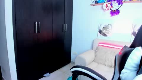 Ailyn  online show from November 27, 2:36 am