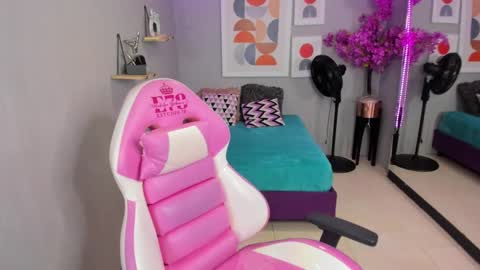 dafne huges online show from January 31, 8:12 pm