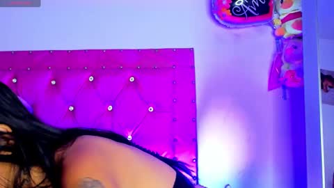 Snapshot of dahiangomezz chatting on March 9, 8:29 am online show from March 9, 8:29 am