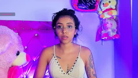 Snapshot of dahiangomezz chatting on February 15, 8:33 am online show from February 15, 8:33 am
