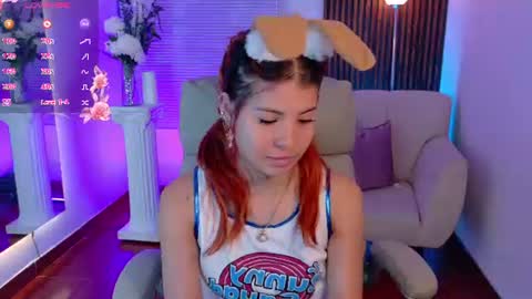 dahlia_grey online show from July 18, 12:07 pm