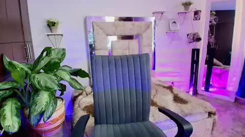 dahnia_cruz online show from April 12, 1:36 pm