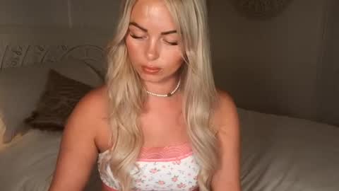 Daisy Dreams online show from July 28, 9:36 pm