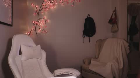 daisy online show from February 13, 12:45 am