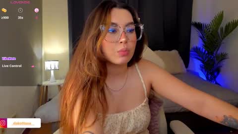 Snapshot of dakottaa__ chatting on October 18, 12:14 am dakottaa__ online show from October 18, 12:14 am