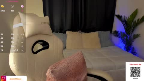 Snapshot of dakottaa__ chatting on December 6, 10:29 pm dakottaa__ online show from December 6, 10:29 pm