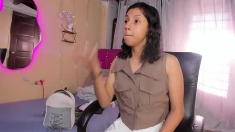 daliasmith_ online show from July 30, 12:50 pm