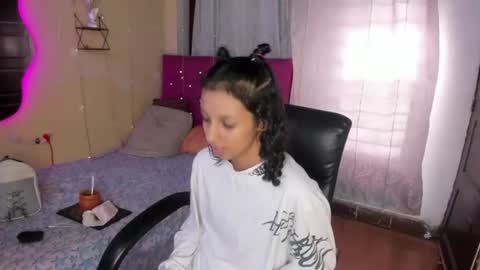 daliasmith_ online show from July 27, 12:46 pm