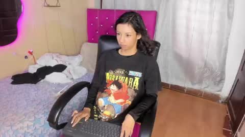 daliasmith_ online show from July 23, 12:46 pm