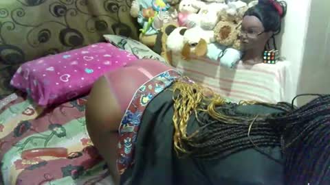 Snapshot of dalila_b chatting on October 31, 4:14 am Dali online show from October 31, 4:14 am