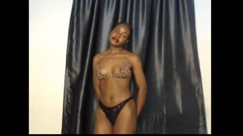 leah online show from November 25, 5:20 am