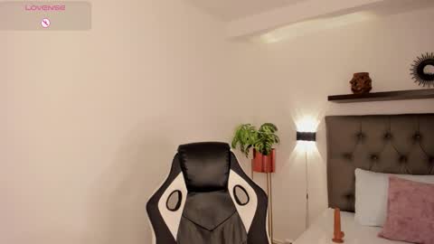 D A N I online show from November 26, 4:24 am