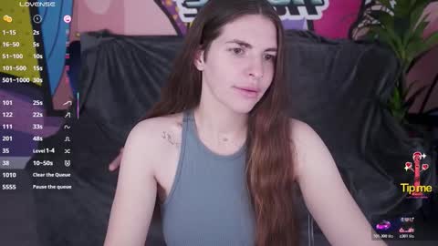 danielareign online show from November 16, 1:55 pm