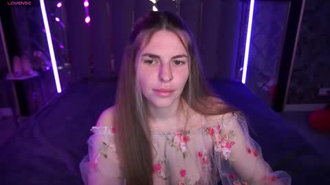 danielareign online show from March 23, 2:01 pm