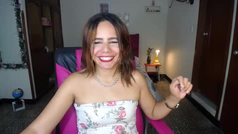 Snapshot of danielle_rose_ chatting on December 11, 4:41 pm Angie online show from December 11, 4:41 pm