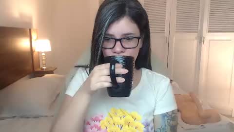 daniellerain online show from July 13, 11:22 am
