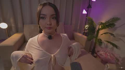 Snapshot of danii_xoxo chatting on October 20, 12:13 am online show from October 20, 12:13 am