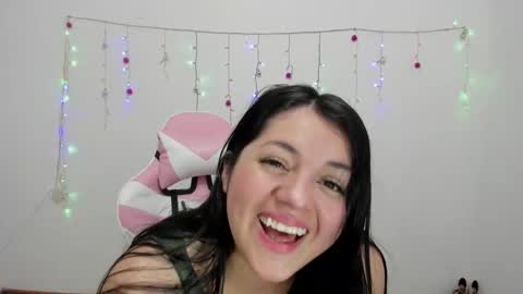 Snapshot of danna_1111 chatting on December 22, 4:27 pm danna online show from December 22, 4:27 pm