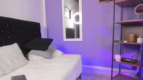 Snapshot of danna__castle chatting on February 24, 9:19 am Dannacastle online show from February 24, 9:19 am