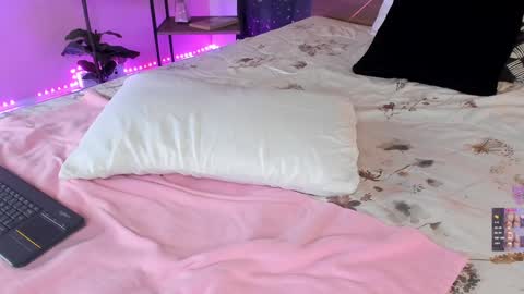 Snapshot of danna__castle chatting on December 27, 3:06 pm Dannacastle online show from December 27, 3:06 pm