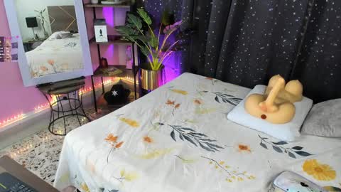 Snapshot of danna__castle chatting on September 19, 3:38 am Dannacastle online show from September 19, 3:38 am