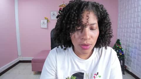 Snapshot of danna_berry chatting on December 23, 2:28 pm DannaBerry online show from December 23, 2:28 pm