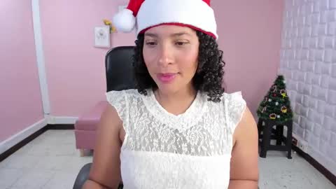 Snapshot of danna_berry chatting on December 24, 3:05 pm DannaBerry online show from December 24, 3:05 pm