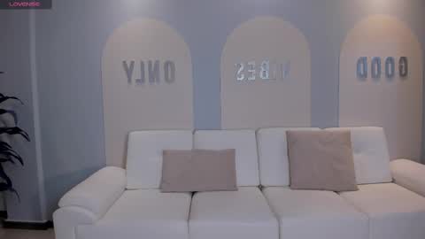 Snapshot of dannacruz_ chatting on February 23, 11:25 am Danna Cruz  online show from February 23, 11:25 am