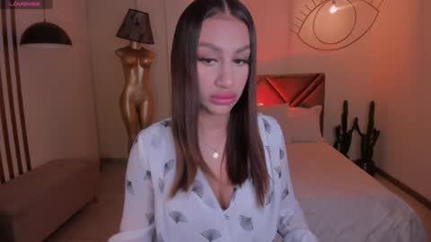 Snapshot of dannacruz_ chatting on December 16, 7:00 pm Danna Cruz  online show from December 16, 7:00 pm